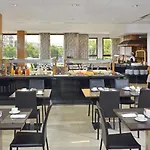 Western Premier Cmc Szálloda 4*